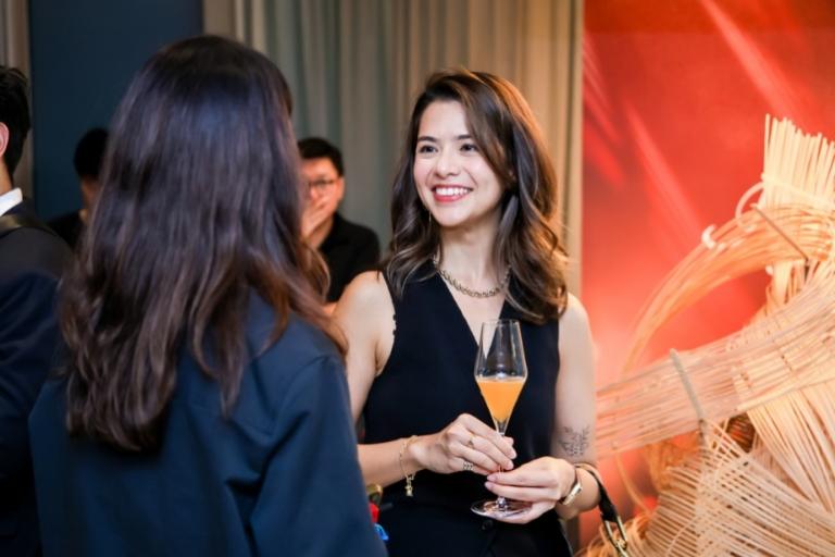 人们站在一起
AI 生成的内容可能不正确。